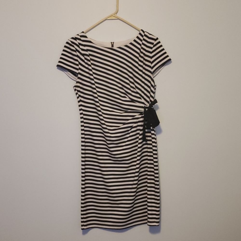 Short sleeve dress